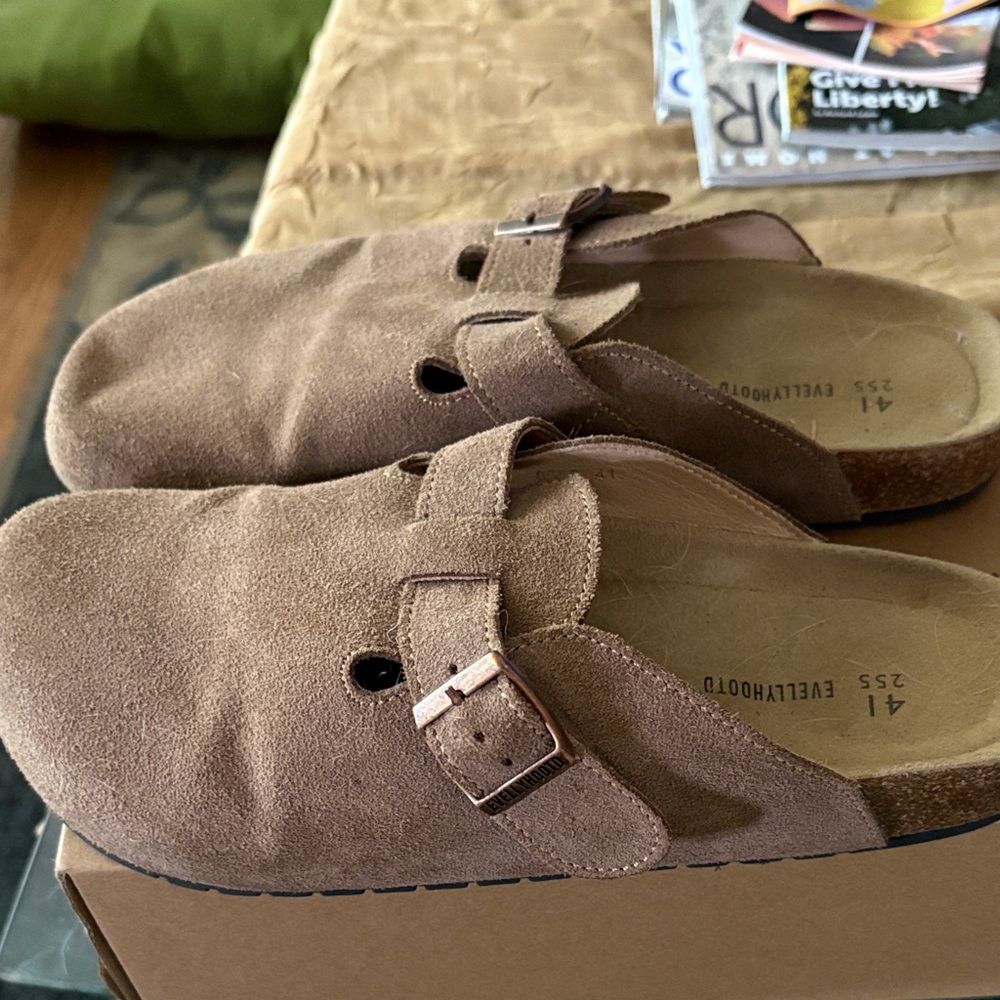 Women Suede Clogs - Brown